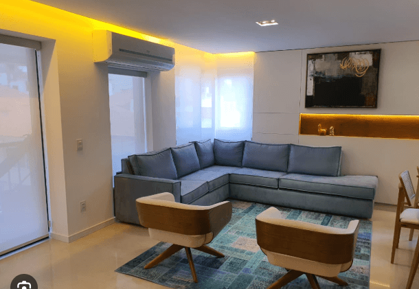 sofá cinza após higienização