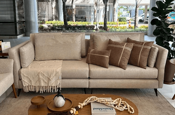 sofá cinza após higienização